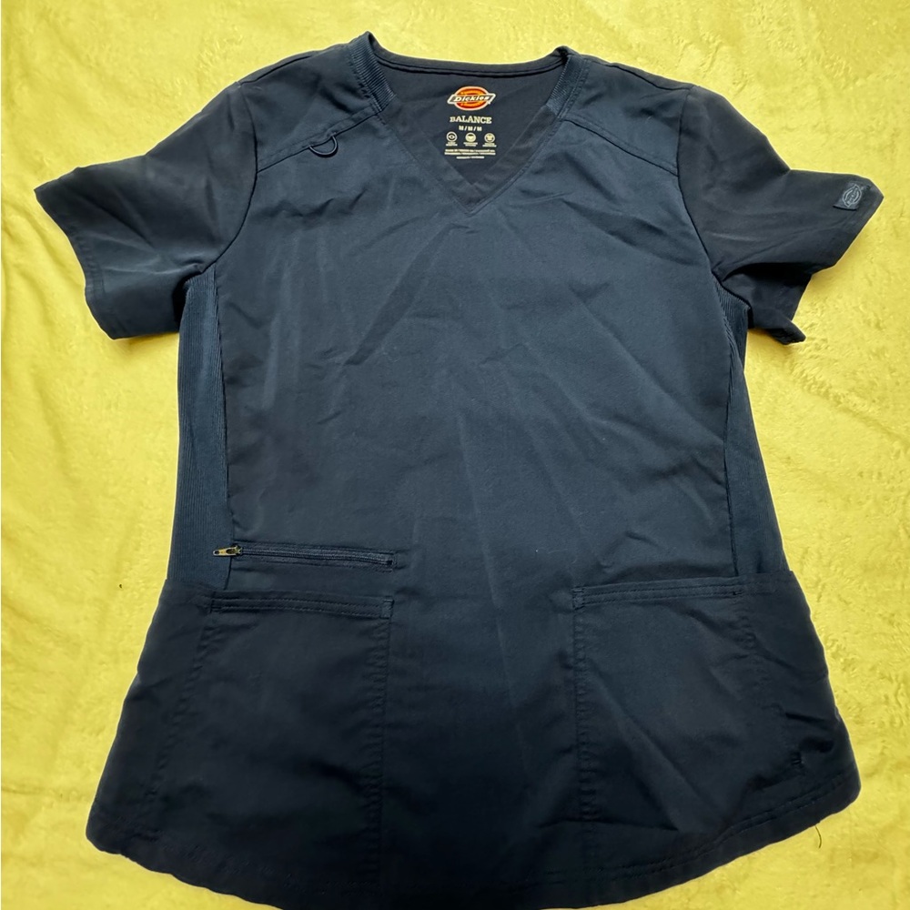 Dickies Balance Scrub Top size Medium